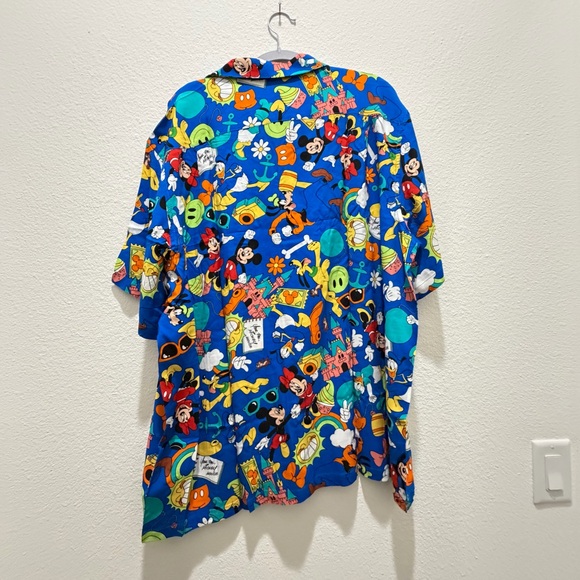 Mickey and Friends "Play in the Park" Disney parks button shirt xl - Picture 5 of 16